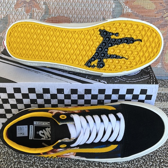 Vans Men’s Skate Old Skool
Bruce Lee Black/Yellow
VN0ASFCBY23
Sneakers - Picture 4 of 16